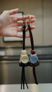 CHNiiNiN - flower jellyfish handcrafted leather charm พวงกุญแจแมงกระพรุนดอกไม้ ผลิตจากหนังวัวแท้