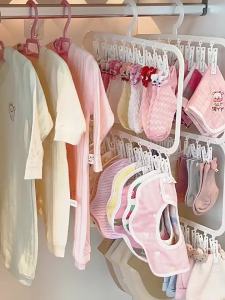 Multi clip childrens clothes hanger household wardrobe storage artifact multifunctional baby clothes hanger baby socks drying rack