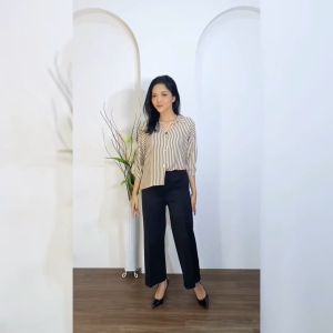 Kemeja Wanita OverSize Crop Motif Salur Garis Terbaru Kekinian l Style Korea
