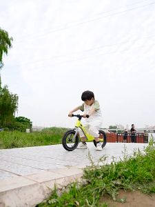 Xe thăng bằng trẻ em không bàn đạp cho bé 3–6 tuổi – xe học đi xe trượt cho bé mẫu giáo