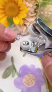 Bộ Kìm Bấm Khuy Cúc Áo Kèm 100 Chi Tiết Khuy Đa Năng