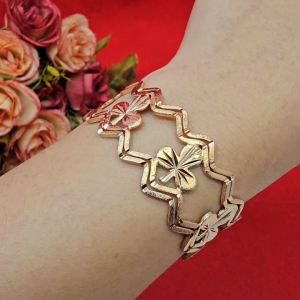 กำไล C สีนากลายใบโคลเวอร์ 3 แฉก ชุบนาก สัญลักษณ์แห่งความโชคดี ฟรีไซส์ แฟชั่น สามารถปรับขนาดได้  ใส่ออกงานได้ พร้อมส่ง