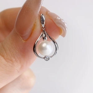 LAZO DIAMOND Sea of Beauty Drop Pearl and Diamond Pendant in 375/9K White Gold