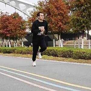 Giày Thể Thao Thoáng Khí Chống Sốc