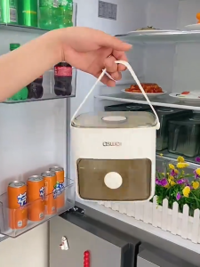 【MOHO.SG】Ice Cube Mold Large capacity press-type ice cube trayComes with a storage box suitable for family travel