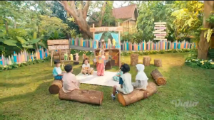 Rinso Molto Detergent Cair Deterjen Anti Noda Perfume Essence 1.65 L