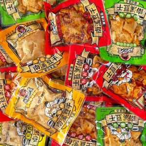 นาซีเต้าหู้อบแห้งรสเผ็ดสำหรับหอพักพักผ่อนพร้อมทานขนมในแพ็คเก็ตขนาดเล็ก