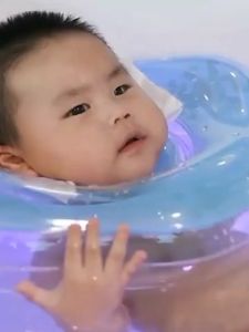 เดือน แหวนว่ายน้ำเด็ก ห่วงคอเด็กเล็ก ห่วงยางสวมคอ ห่วงยางคอเด็กเล็ก ห่วงยางเด็ก ห่วงยางทารก