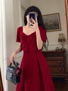 ชุดเดรสสีแดงสไตล์ฝรั่งเศสย้อนยุคสำหรับผู้หญิงไซส์ใหญ่ ชุดราตรีสีแดงที่สวมใส่ได้ทุกวันในช่วงฤดูร้อนปี 2025