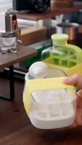 LUMAO Curling ice cube mold dual-purpose press ice cube cup household food grade refrigerator ice box kettle frozen ice cube artifact 冰格模具送吸管 两用冰水壶