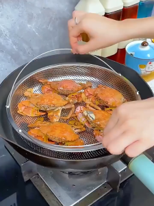 WE 4310 = 不锈钢蒸盘带提手 Stainless Steel Steaming Tray with Handle ☞ 22.6cm Ready stock in Malaysia