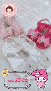 รองเท้าคัชชูเด็ก ดีไซน์น่ารัก วัสดุกลิตเตอร์โบว์ตรงกลางมีหัวใจเพรชเพิ่มความแวววาว เหมาะสำหรับงานพิเศษหรือชุดเจ้าหญิง