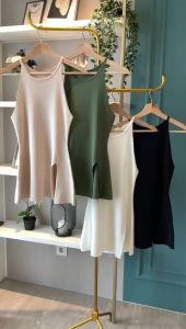 BL20657 Halterneck Slit Front Peplum Knit Top