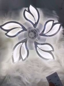 โคมไฟพัดลมโมเดิร์นนอร์ดิกห้องนั่งเล่นสร้างสรรค์ LED พัดลมโคมไฟเพดานบ้านห้องรับประทานอาหารโคมระย้าห้องนอนโคมไฟ