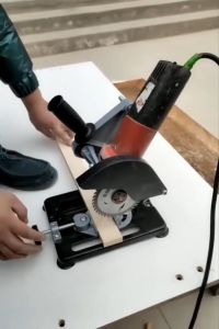 Bộ khung gắn máy mài máy cắt cầm tay sẽ biến máy cắt cầm tay thành máy cắt bàn để cắt sắt và cắt ghỗ tiện