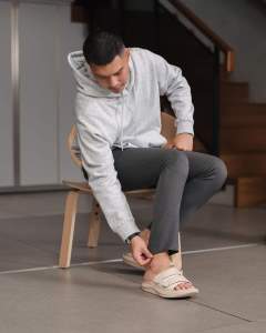 Celana bahan formal slimfit warna abu gelap