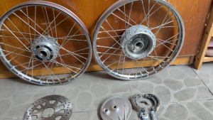 CĂM ĐÙM NIỀNG(VÀNH NAN) SẮT THẮNG-PHANH ĐĨA SIRIUS 50CC TRUNG QUỐC RÁP LÊN ZIN THEO XE(không ráp được Sirius Nhật 110 bánh sau)