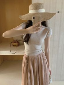 เสื้อยืดแขนสั้นถักมีสายรัดหลังสไตล์จีนสไตล์ฝรั่งเศสสําหรับฤดูร้อนเสื้อนุ่มและเข้ารูปพอดีตัว