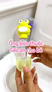 Dụng cụ cho bé uống thuốc chống sặc hình ếch có đầu silicon kèm hộp đựng và cọ ống Happy Store