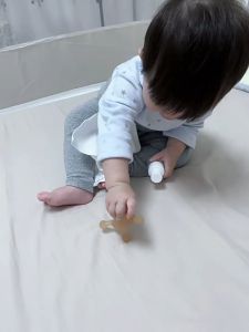 (Tặng Hộp + Dây đeo) Gặm Nướu Cho Bé Bằng Silicon Hình Thỏ Cao Cấp