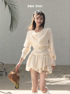OAKMOO | Bộ Áo Cổ Xéo Tay Dài Và Chân Váy Ngắn Từ Vải Lyocell Linen