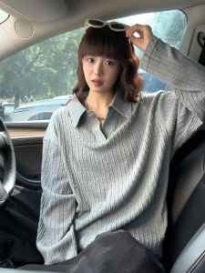 เสื้อโปโลคอวีแขนยาวถักสีเทาสไตล์ย้อนยุคสำหรับผู้ชาย ฤดูใบไม้ร่วง สไตล์อเมริกัน แขนยาว คอกลม เสื้อเชิ้ตชั้นใน เสื้อผ้าทำงาน