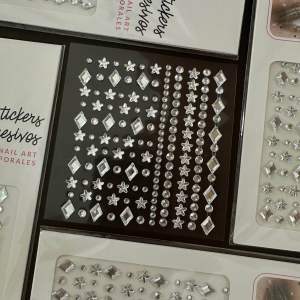 Y2K Face Rhinestone Diamond Sticker Shiny Face Decoration Acrylic Crystal Party Sticker Concert Face Sticker Wedding Pearl Face Sticker