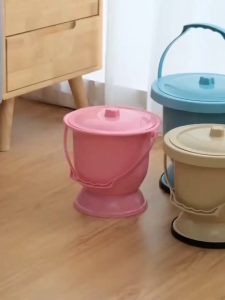 Urinal Night Jug Spittoon Chamber Bucket with Lid Handle Urinal Storage Pot Chamber Pot for Adults