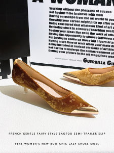 รองเท้าส้นสูงปักลายสไตล์จีนย้อนยุคสำหรับผู้หญิง ฤดูใบไม้ผลิ 2025 หัวแหลม ส้นบาง รองเท้าส้นเดี่ยวแบบสวมสบาย สไตล์ผ้าป้ายแดง