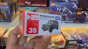 Mô Hình Xe Tomica No.35 Mercedes-Benz G-Class - Xe Địa Hình Hạng Sang Tỷ Lệ 1/62