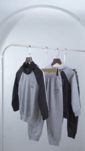 Bộ quần áo có nón thu đông trẻ em bé trai thêu mk (từ9kg-30kg)