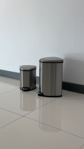 Jenstore Octopus ถังขยะสแตนเลสแอปเปิ้ล ถังสแตนเลส ถังขยะขาเหยียบ ถังขยะเท้าเหยียบ 5 ลิตร รุ่น SBA-05E