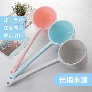 Thickened Plastic Long Handle Water Spoon Flower Watering Can Childrens Bath Water Scoop Home Toilet Water Dipping Scoop