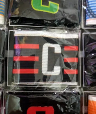 Harga per 4pcs Mainan anak Dekker captain lengan bahan kain karet all size keren ban kapten sepak bola murah harga per 4 pcs deker lengan