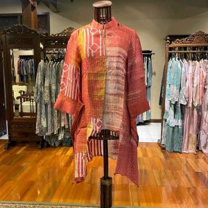 Kharis Blouse Viscos by Dian Pelangi LIMITED EDITION Tunik Baju Atasan Blus Outfit Busui Casual Formal Kerja Kantor Pesta Pernikahan Kondangan Lebaran Wanita Cantik Anggun Modis Modern Simple Elegan Mewah Model Korea Terbaru Motif Jumputan Kekinian