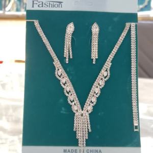Bộ Trang Sức 4 Món Thời Trang Nữ Bằng Hợp Kim Đồng Kiểu Móng Vuốt Tua Rua Rỗng - Gồm Vòng Cổ Bông Tai Lắc Tay Thích Hợp Cho Đám Cưới Tiệc Tùng Lễ Hội