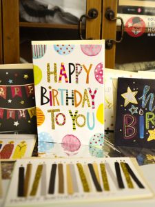 การ์ดวันเกิดพร้อมดนตรีสำหรับเด็กชายและเด็กหญิง วันเกิด อนิเมะสัตว์เลี้ยง วันเกิด เด็กอนุบาล เยาวชน สไตล์อเมริกัน