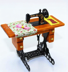 DIY | Retro Mini Sewing Machine