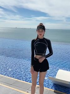 Bộ bơi nữ trẻ trung cá tính áo crop top dài tay kín đáo có khóa kéo trước quần bơi 2 lớp thể thao hiện đại thun bơi lạnh mịn đẹp | KT603