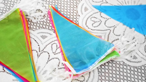 HOMEMORY 100M 150pcs Triangle Flags Colorful Triangle Banner for Party Grand Opening Decorations