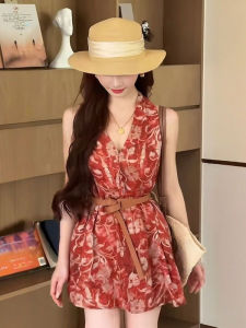 เสื้อกั๊กแขนกุดคอวีลายดอกไม้สีแดงสไตล์ฝรั่งเศสย้อนยุคสำหรับผู้หญิงในช่วงฤดูร้อน เสื้อผ้าทำงานสไตล์เกาหลี ทรงหลวม ทรงเข้ารูป