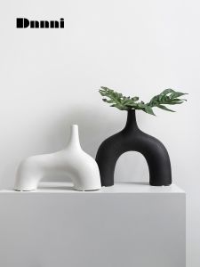 Dnnni Wabi-Sabi นามธรรมสีดำและแจกันสีขาวแจกันดอกไม้ทันสมัยมินิมอลทางเข้าห้องนั่งเล่นในบ้านของโรงแรมรูปแกะสลักตกแต่ง