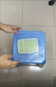 hộp nhựa đựng thực phẩm 750ml có lưới đựng hành rau củ của Nhật nắp mở đứng. D307L