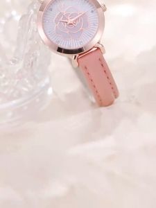 Đồng hồ nữ SK mẫu mới dây da họa tiết hoa hồng chống trầy sang trọng thanh lịch