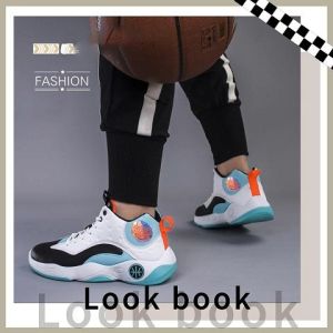 LiShops สินค้าใหม่ มาแรง รองเท้าผ้าใบทรงสปอร์ต รุ่นนี้ออกแบบมาใหม่ สไตล์สุดเท่ ไม่มีเอาท์ ใส่เที่ยว ใส่ทำงานได้ หรือจะใส่โอกาสไหนๆก็ปัง มี 2 สี หนุ่มๆต้องมี กดด่วนนน