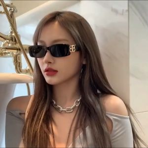 【Pharaoh🎀COD】Kacamata hitam retro wanita minimalis bingkai persegi trendi girl girlsses