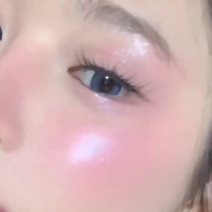 Gege Bear Highlighting Blush Cream Has A Lightweight Texture That Brightens The Complexion. It Comes In A Portable Duo Set Of Blush Lipstick And Highlighter.