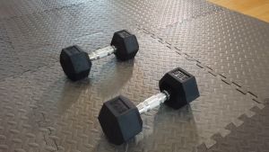 [Spot barang]Dumbbell set peralatan fitness hexagonal dumbell 5kg dengan perlindungan lingkungan