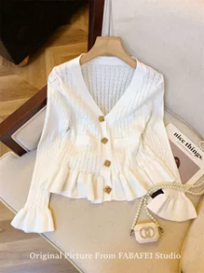 ฝรั่งเศสที่ไม่ซ้ําใคร ดีไซน์ ถักเปิด คาร์ดิเกน ผู้หญิง ฤดูใบไม้ร่วง เสื้อสเวตเตอร์ คอวี ปุ่มเพชรแขนยาวกลวงออก