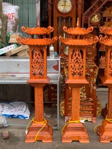 Cặp đèn thờ cao 1m27 chân vuông 30 mái loe 39 gỗ hương đá